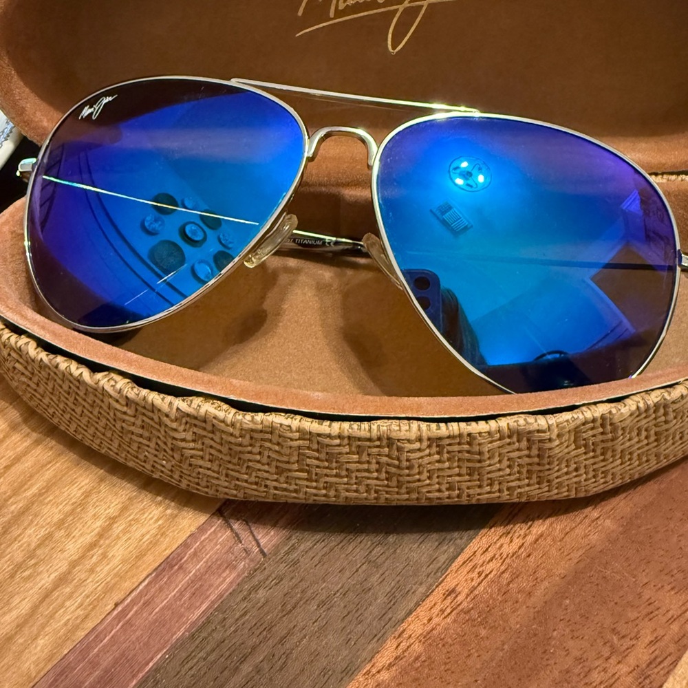 Like New Maui Jim Blue Aviator Maverick! Worn twice-Mint condition